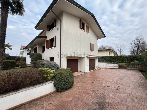 casa indipendente in vendita a Brugnera in zona Maron