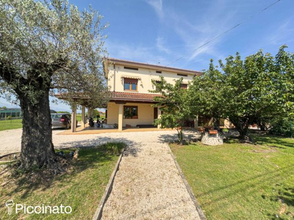 casa indipendente in vendita a Brugnera in zona Maron