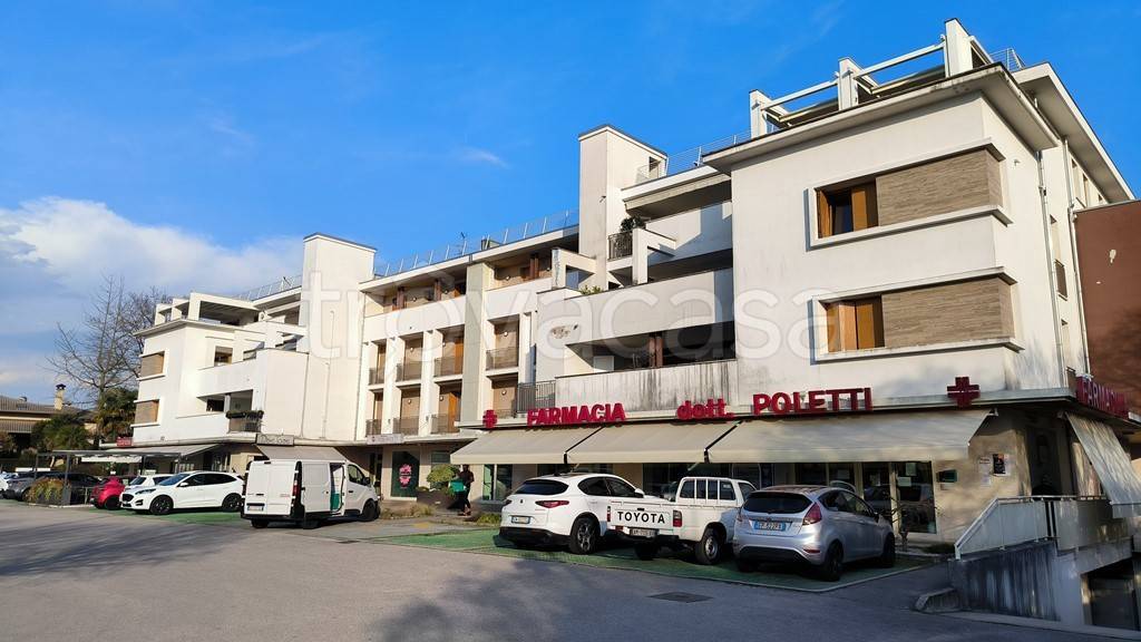 appartamento in vendita a Brugnera in zona Maron