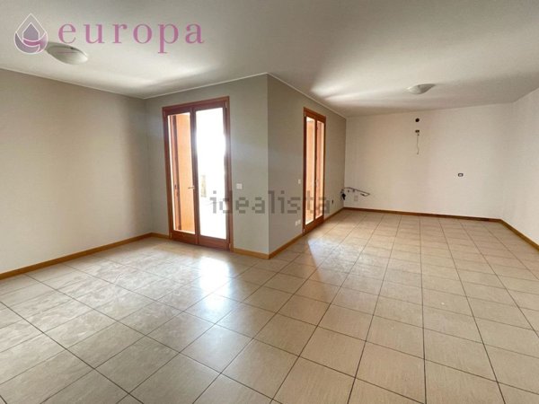 appartamento in vendita a Brugnera in zona Maron