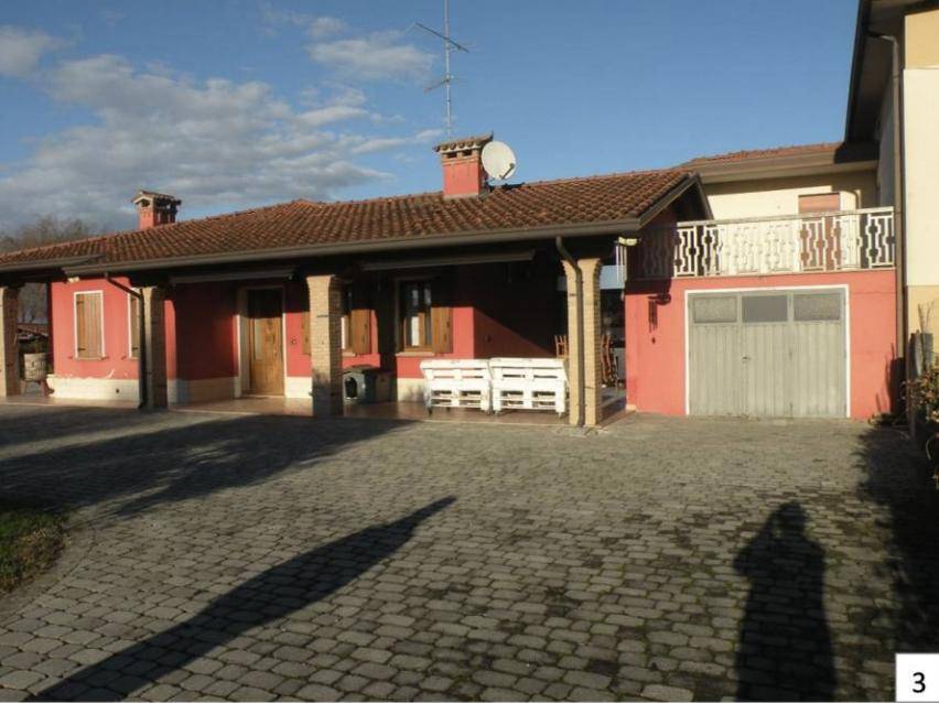 casa indipendente in vendita a Brugnera in zona Maron