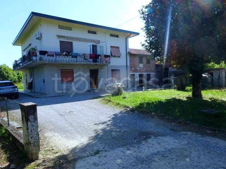 appartamento in vendita a Brugnera in zona Maron
