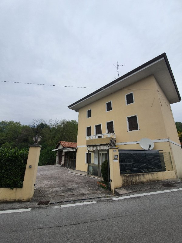 casa indipendente in vendita a Budoia