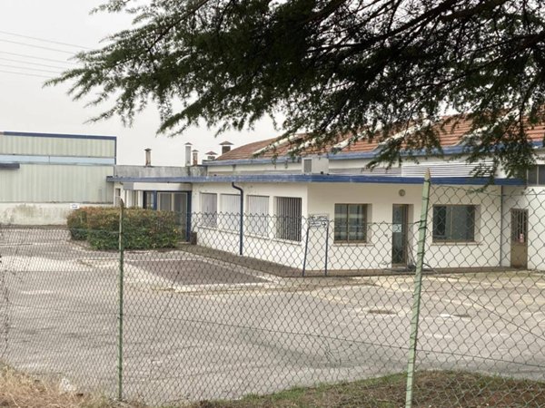 locale commerciale in vendita a Budoia