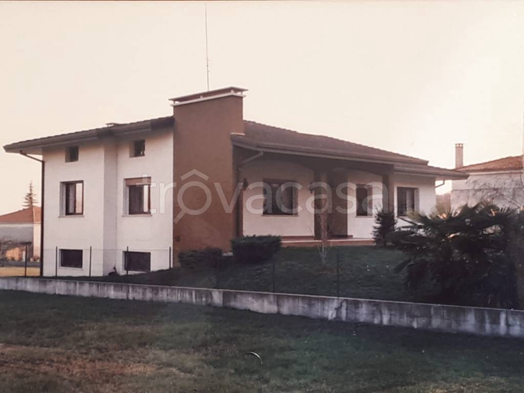casa indipendente in vendita a Budoia