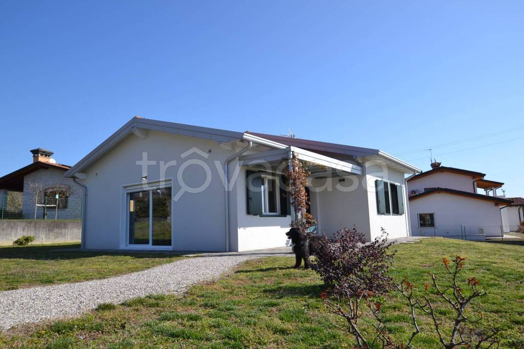 casa indipendente in vendita a Budoia