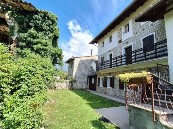 casa indipendente in vendita a Budoia