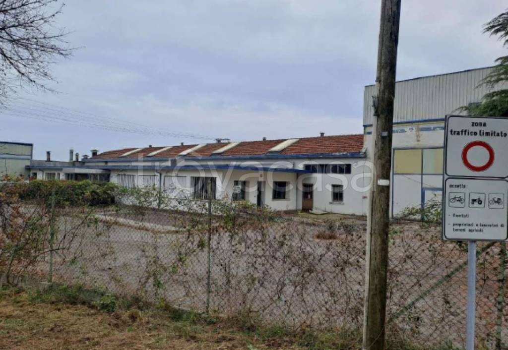 locale commerciale in vendita a Budoia