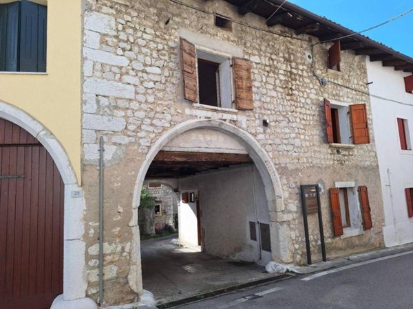 casa indipendente in vendita a Budoia in zona Dardago