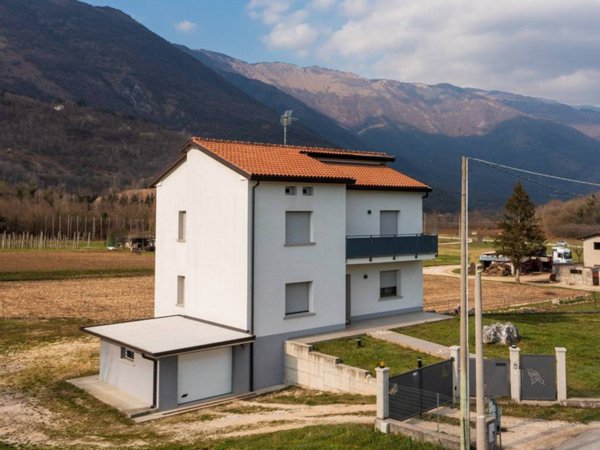 casa indipendente in vendita a Caneva in zona Sarone