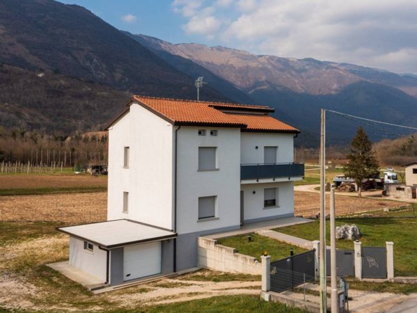 casa indipendente in vendita a Caneva