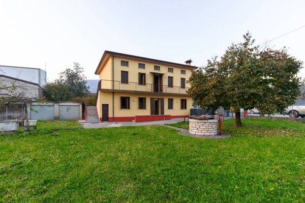 casa indipendente in vendita a Caneva in zona Fiaschetti