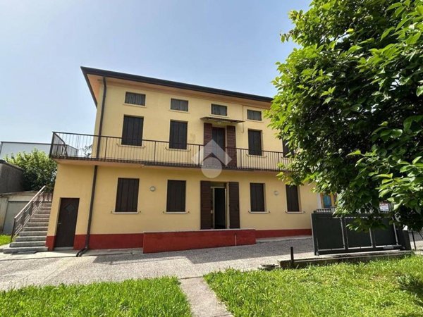 casa indipendente in vendita a Caneva in zona Fiaschetti