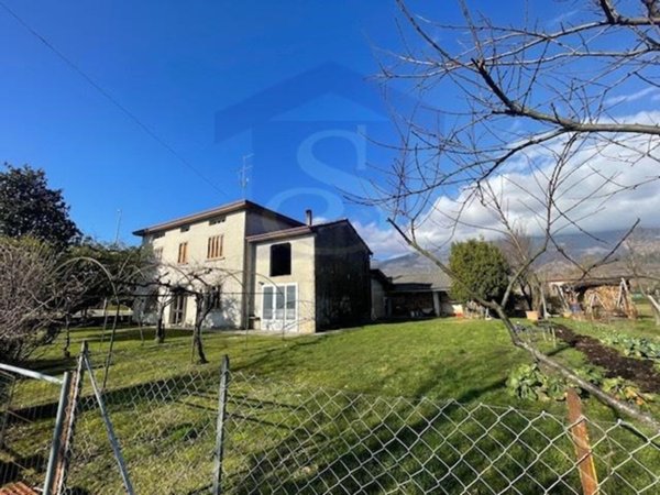 casa indipendente in vendita a Caneva in zona Fiaschetti
