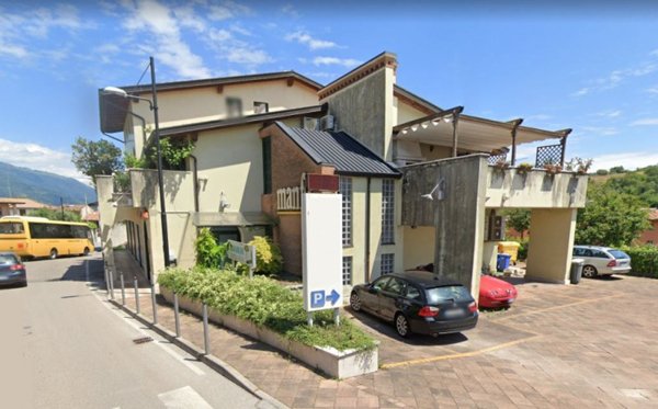 negozio in vendita a Caneva in zona Sarone