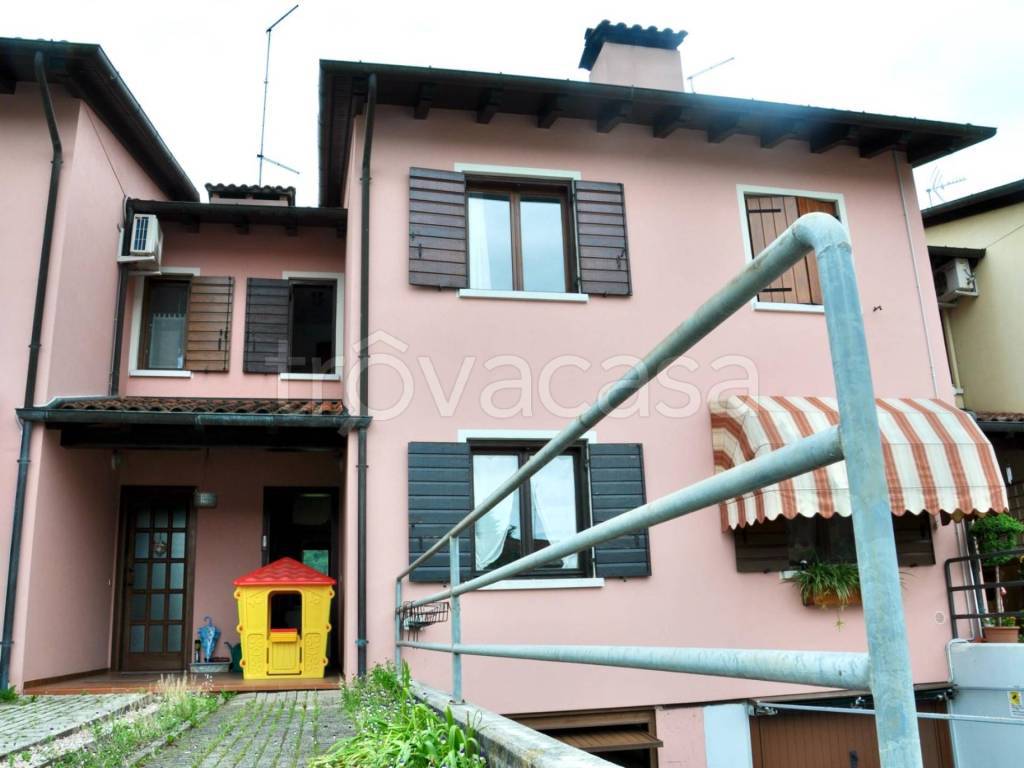 casa indipendente in vendita a Caneva in zona Sarone