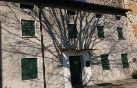 casa indipendente in vendita a Caneva in zona Stevenà