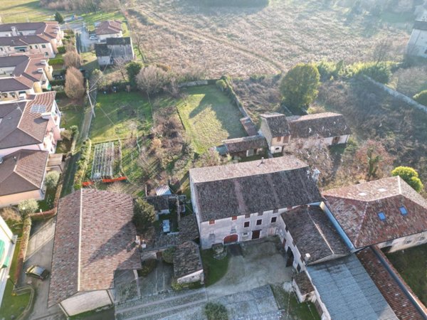 casale in vendita a Caneva