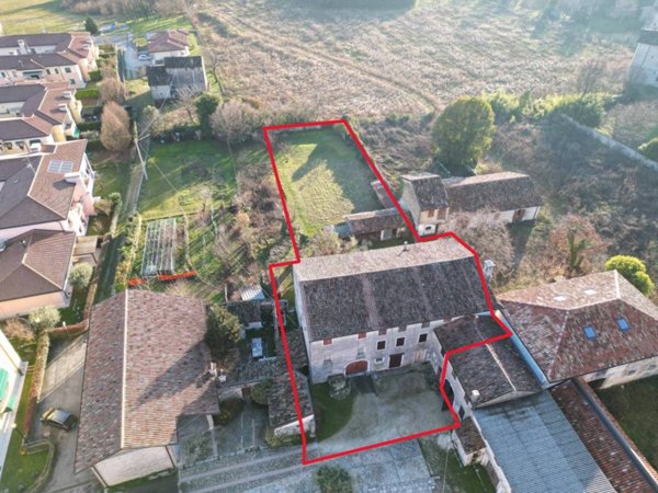 casa indipendente in vendita a Caneva