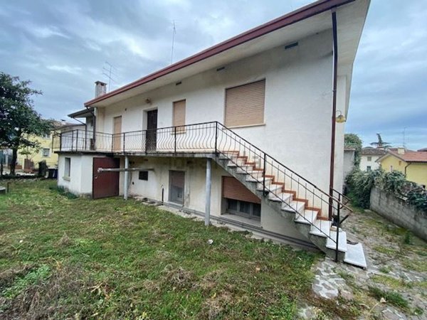 casa indipendente in vendita a Caneva in zona Sarone