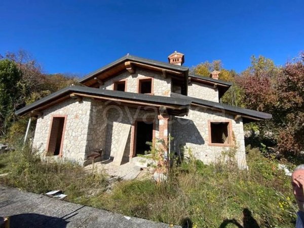 casa indipendente in vendita a Caneva