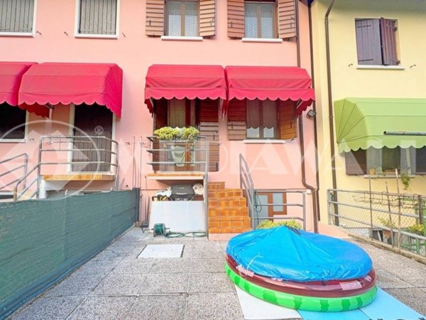 casa indipendente in vendita a Caneva in zona Sarone