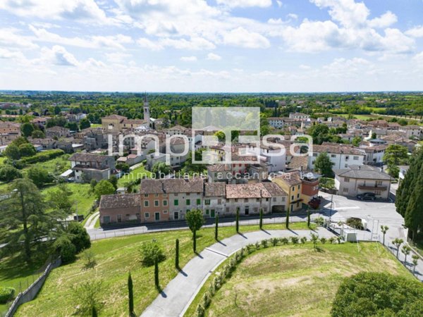 casa indipendente in vendita a Caneva in zona Stevenà