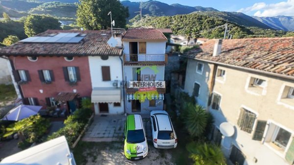 casa indipendente in vendita a Caneva in zona Sarone