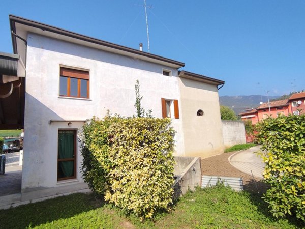 casa indipendente in vendita a Caneva