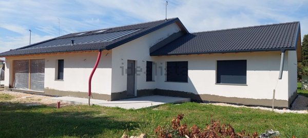 casa indipendente in vendita a Caneva