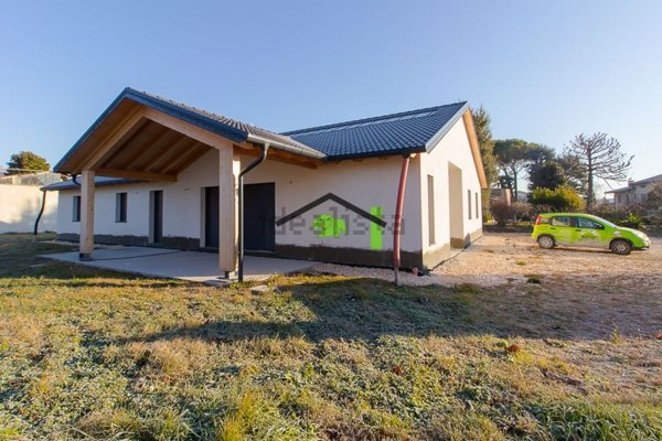 casa indipendente in vendita a Caneva in zona Stevenà