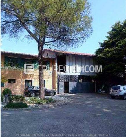 locale commerciale in vendita a Caneva in zona Fratta