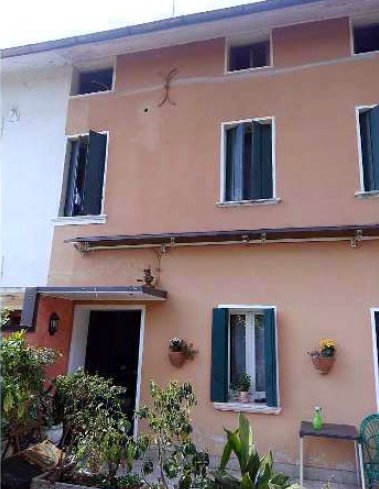 casa indipendente in vendita a Caneva in zona Fratta