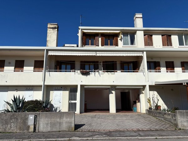casa indipendente in vendita a Caneva in zona Sarone
