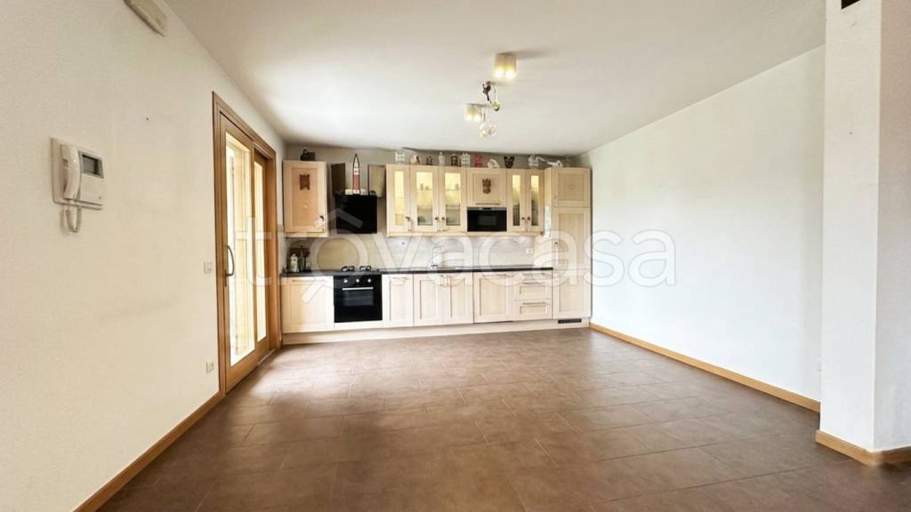 casa indipendente in vendita a Caneva