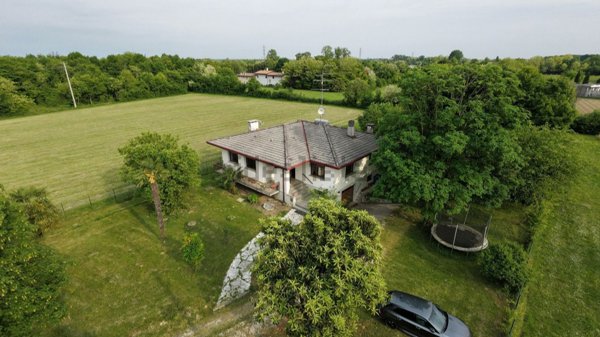 casa indipendente in vendita a Caneva in zona Stevenà