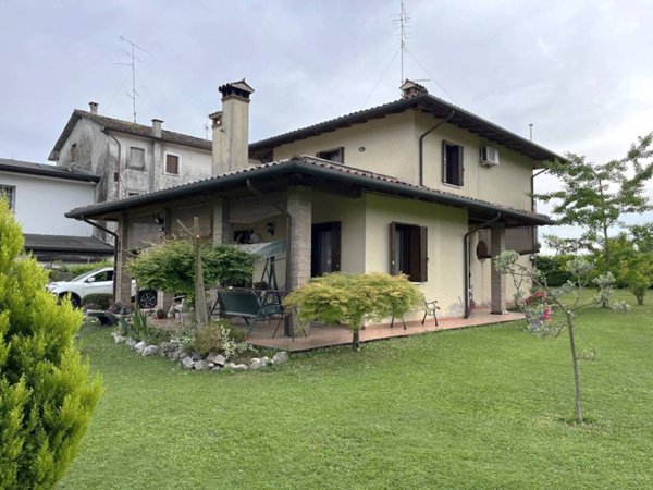 casa indipendente in vendita a Caneva in zona Fiaschetti