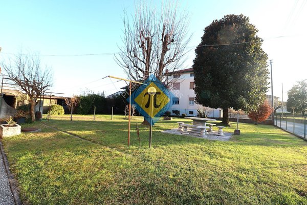 casa indipendente in vendita a Caneva in zona Stevenà