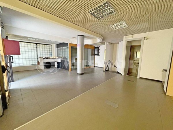negozio in vendita a Caneva in zona Stevenà