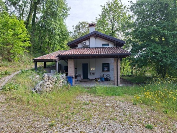 casa indipendente in vendita a Caneva in zona Stevenà