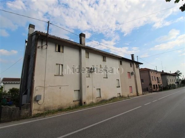casa indipendente in vendita a Caneva in zona Fiaschetti