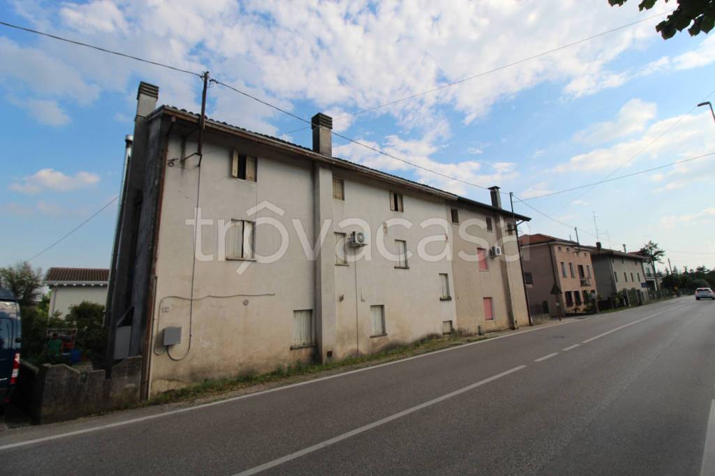 casa indipendente in vendita a Caneva in zona Fiaschetti