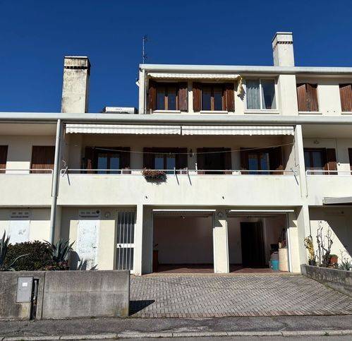 casa indipendente in vendita a Caneva in zona Sarone
