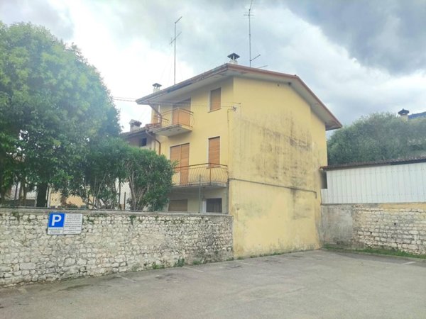 casa indipendente in vendita a Caneva in zona Stevenà