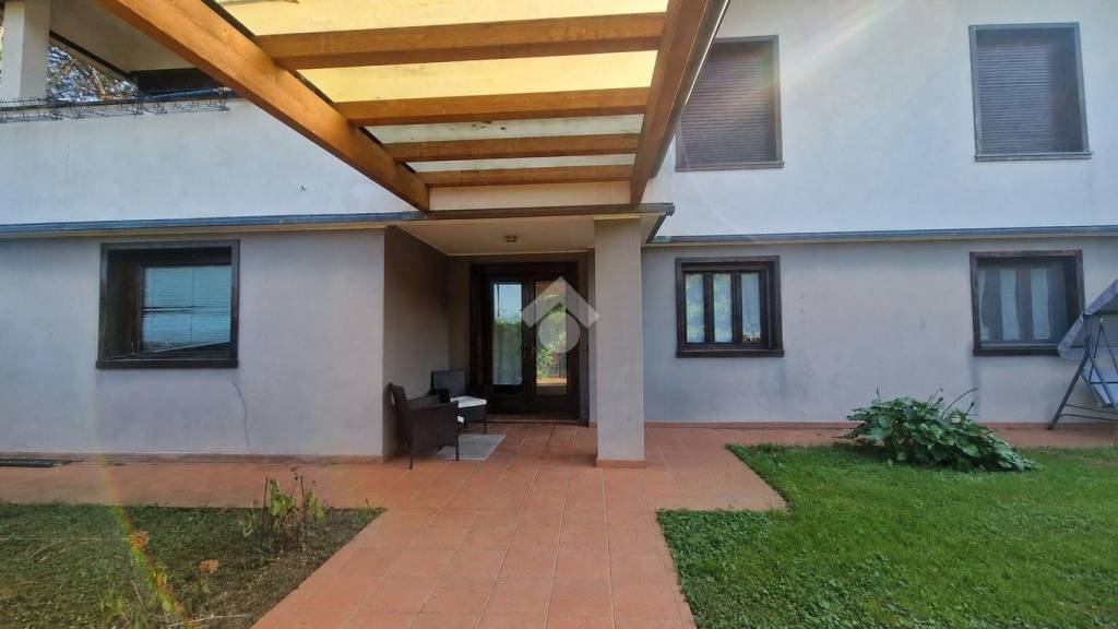 casa indipendente in vendita a Caneva in zona Fiaschetti