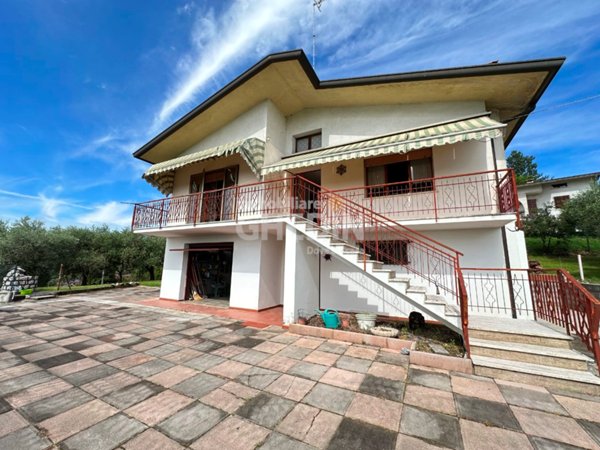 casa indipendente in vendita a Caneva in zona Fiaschetti