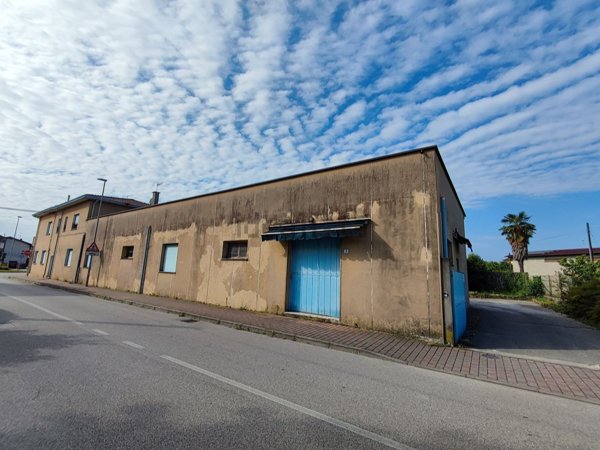 capannone in vendita a Casarsa della Delizia