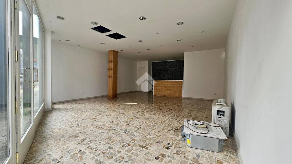 negozio in vendita a Casarsa della Delizia