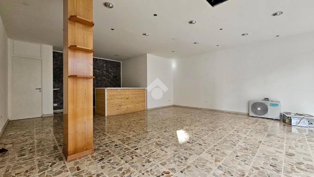 negozio in vendita a Casarsa della Delizia