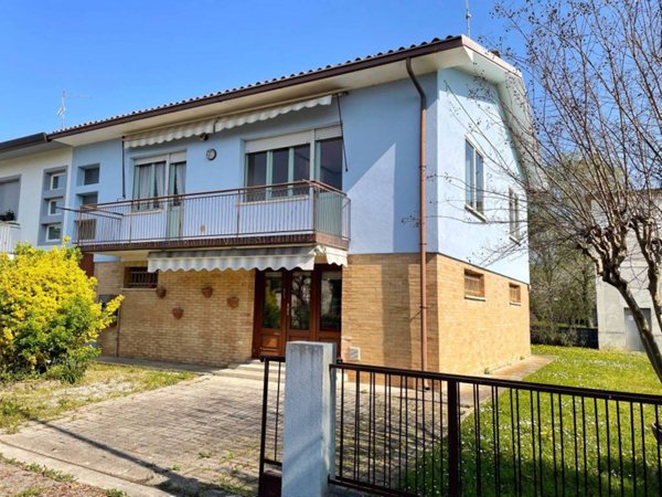 casa indipendente in vendita a Casarsa della Delizia